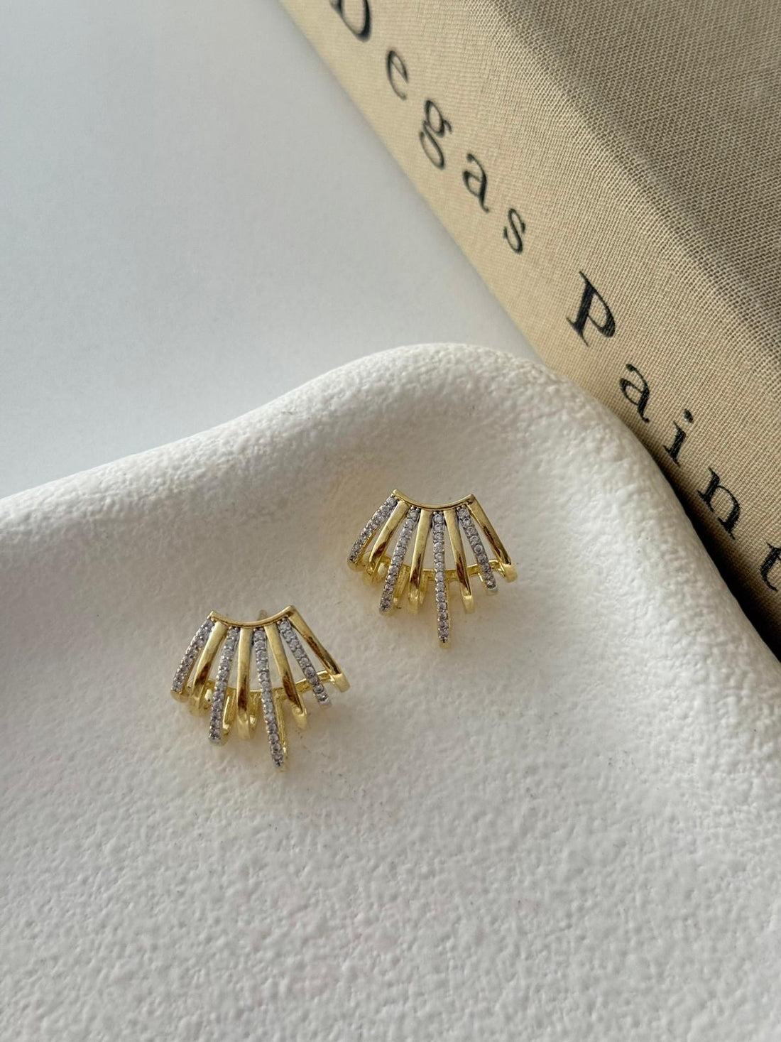 Hug Earrings